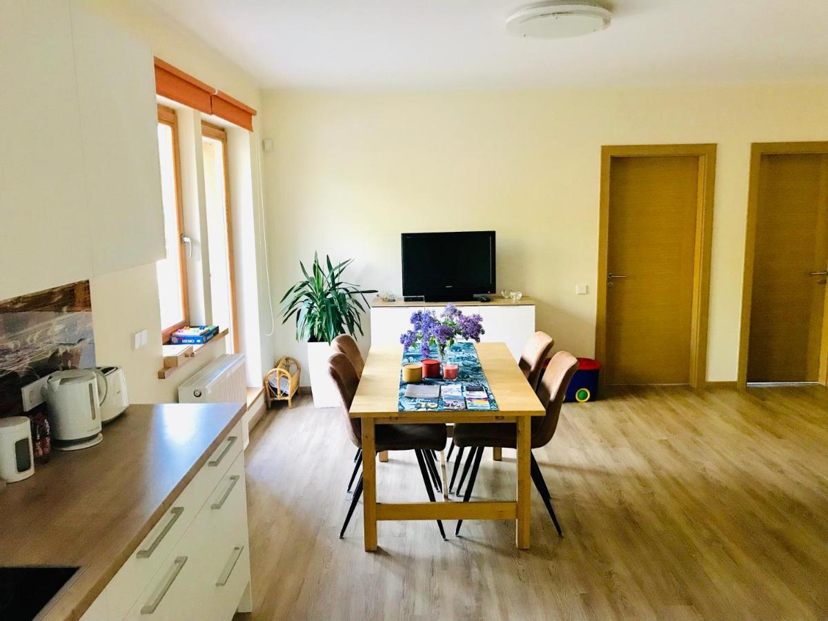 Family Apartment 100M From The Beach Jūrkalne Eksteriør bilde